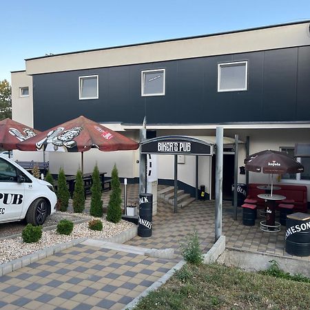 Penzion Biker'S Ungtavas Kültér fotó