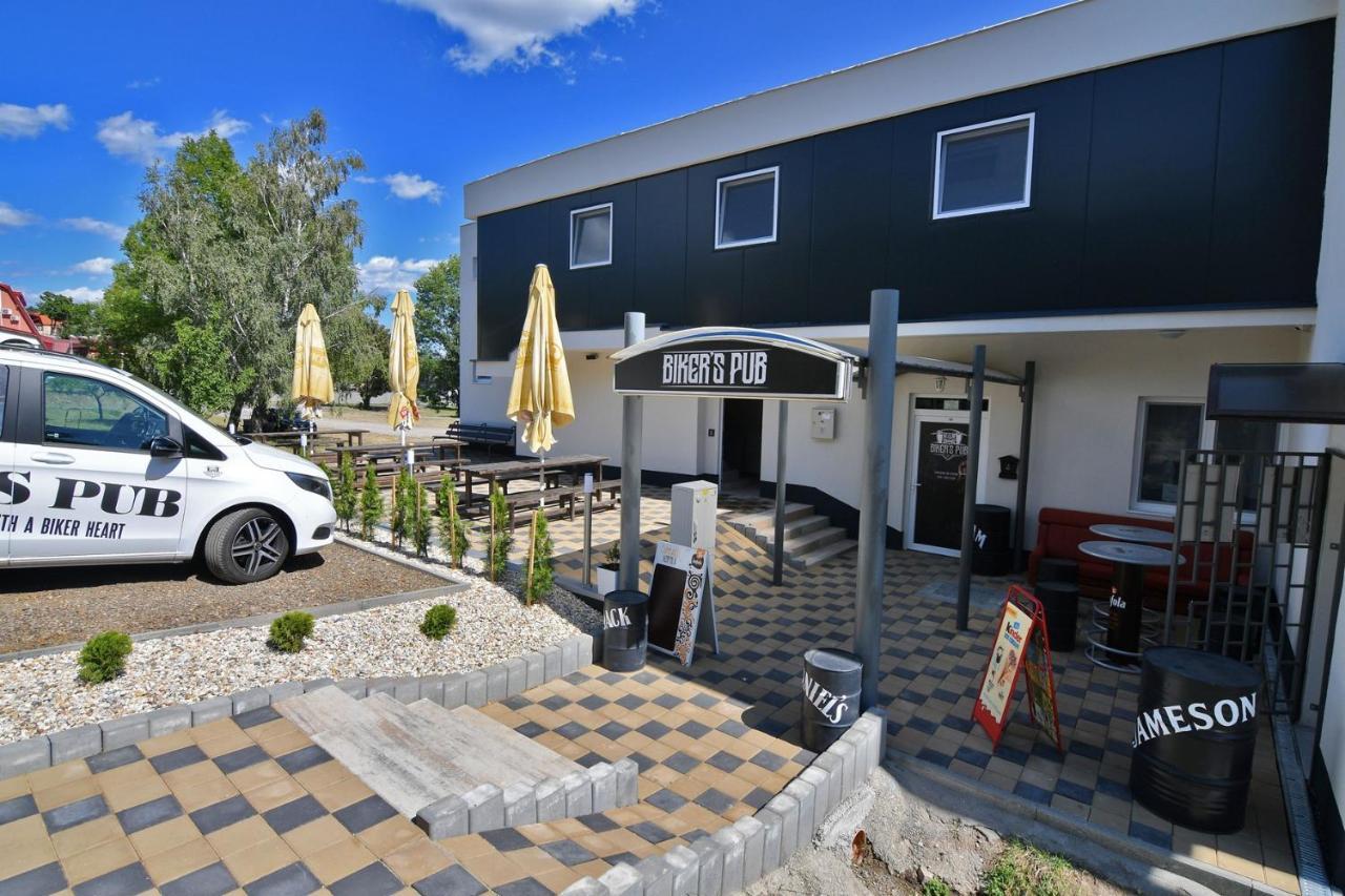 Penzion Biker'S Ungtavas Kültér fotó